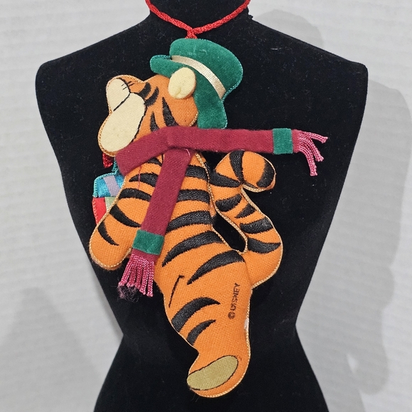 Disney Christmas Ornament Vintage Tigger delivers Gifts 🎁 Soft 2 sided L👀K - Picture 2 of 8